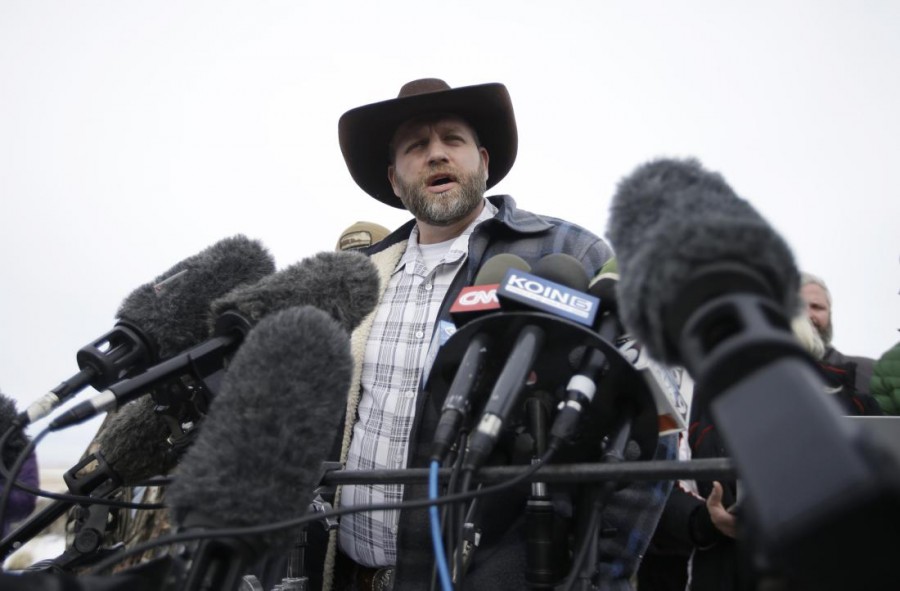 Ammon+Bundy+speaks+with+reporters+during+a+news+conference+at+Malheur+National+Wildlife+Refuge+headquarters+on+Monday%2C+Jan.+4%2C+2016.%0A%0ASource%3A+Time+Magazine